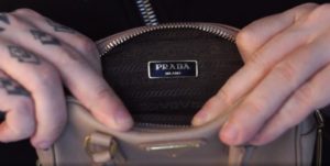 Как определить поддельную сумку Prada