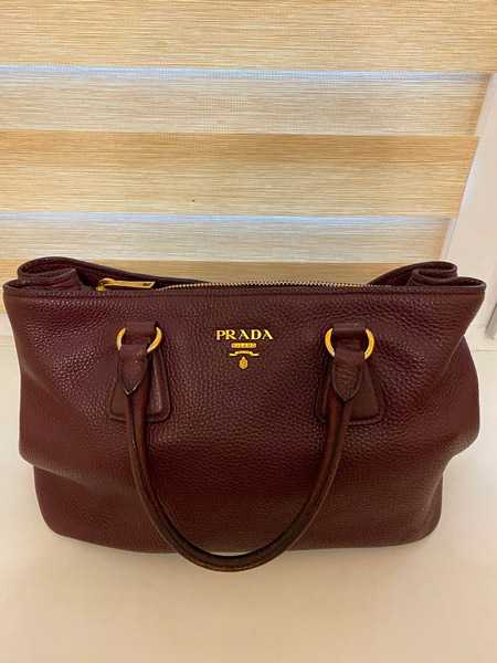 Как определить поддельную сумку Prada