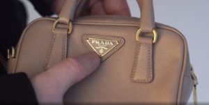 Как определить поддельную сумку Prada