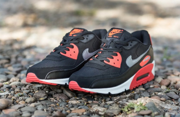 Покажите разницу между оригинальными Nike Air Max 90 и подделкой