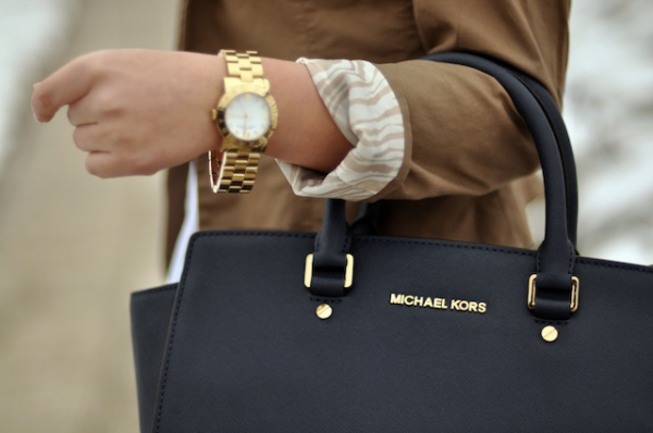 Не ведитесь на поддельные сумки и часы Michael Kors