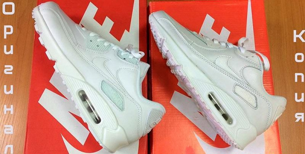 Покажите разницу между оригинальными и поддельными Nike Air Max 90.