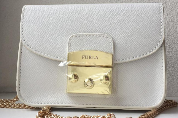 Как отличить поддельную сумку Furla от настоящей