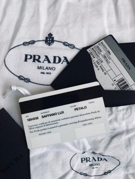 Как отличить поддельные сумки Prada